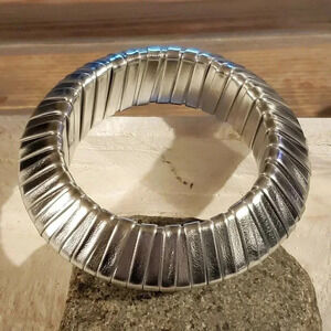 Slick Silver PU Vinyl Wrapped Chunky Retro Geometric Saucer Bangle Bracelet